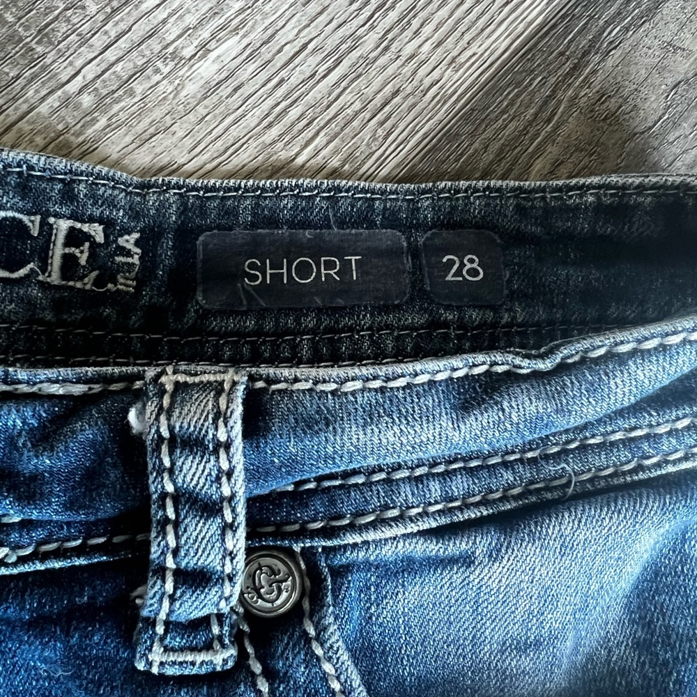 Grace in L.A Shorts - Picture 5 of 6